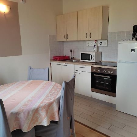 Apartment Arba 1 With Heated Pool Rab Town Luaran gambar