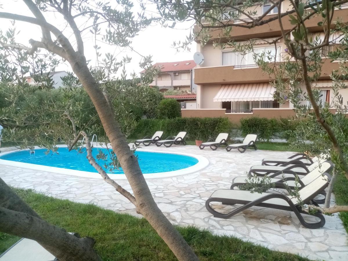 Apartment Arba 1 With Heated Pool Rab Town Luaran gambar
