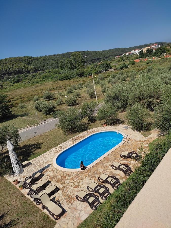 Apartment Arba 1 With Heated Pool Rab Town Luaran gambar