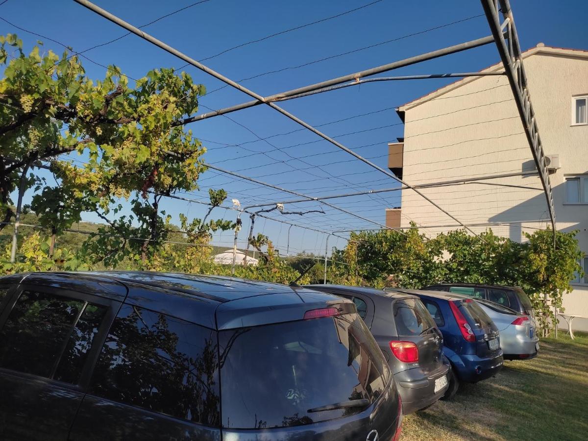 Apartment Arba 1 With Heated Pool Rab Town Luaran gambar
