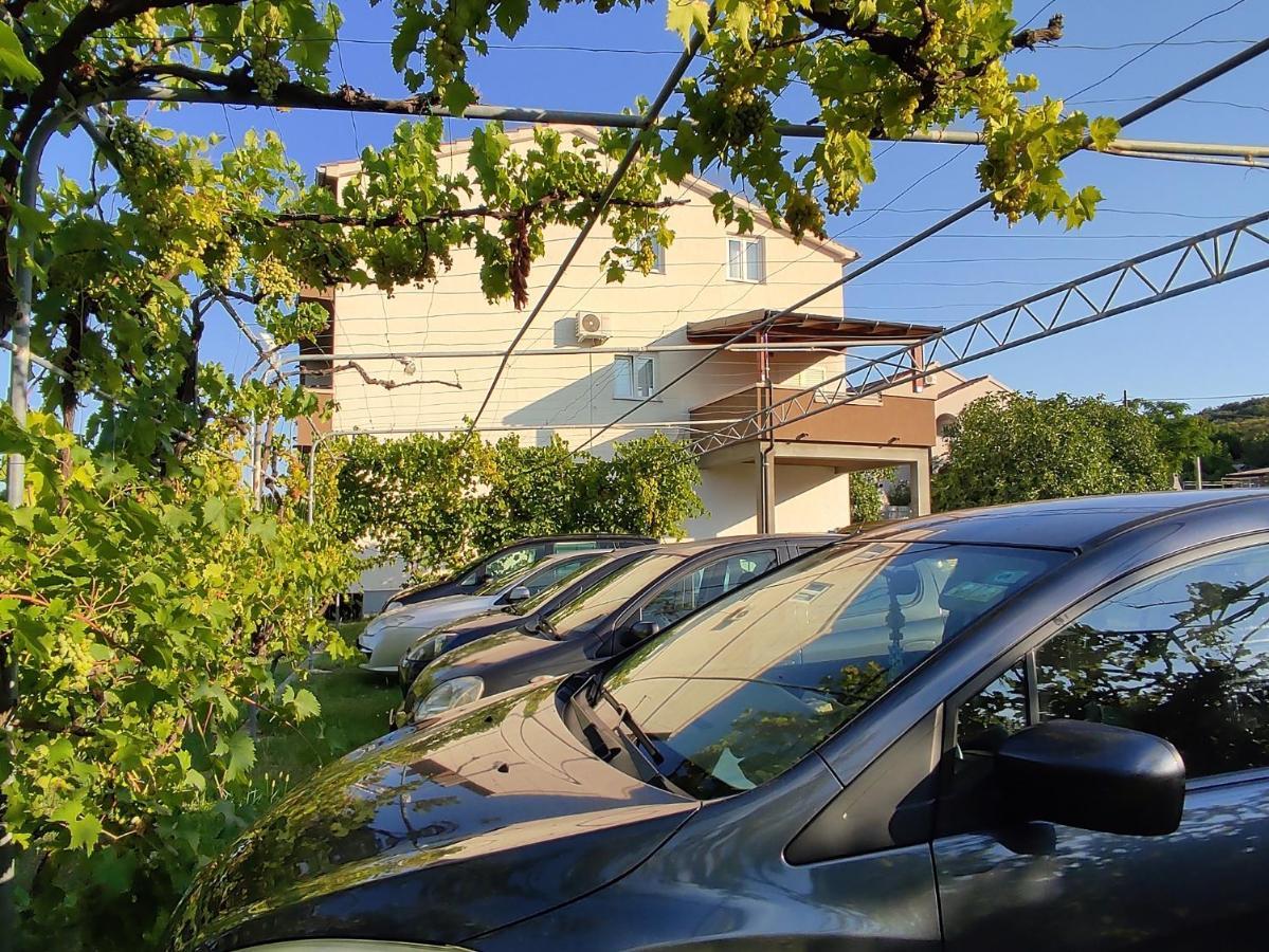 Apartment Arba 1 With Heated Pool Rab Town Luaran gambar